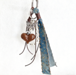 Brown heart-shaped bag decoration - Image 2